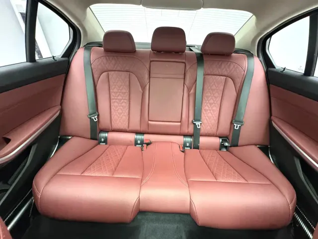BMW 3 Series — Фото автомобиля 12