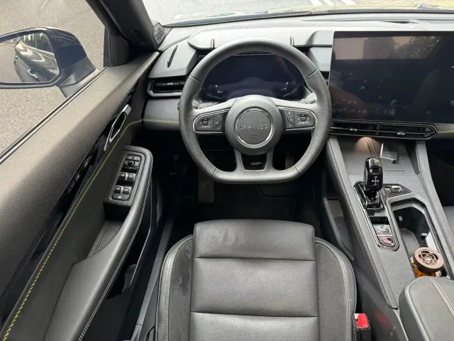 Lynk & Co 03 — Фото автомобиля 12