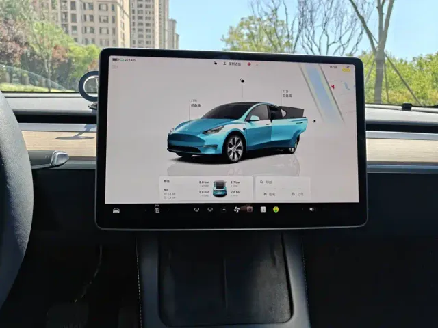 Tesla Model Y — Фото автомобиля 14