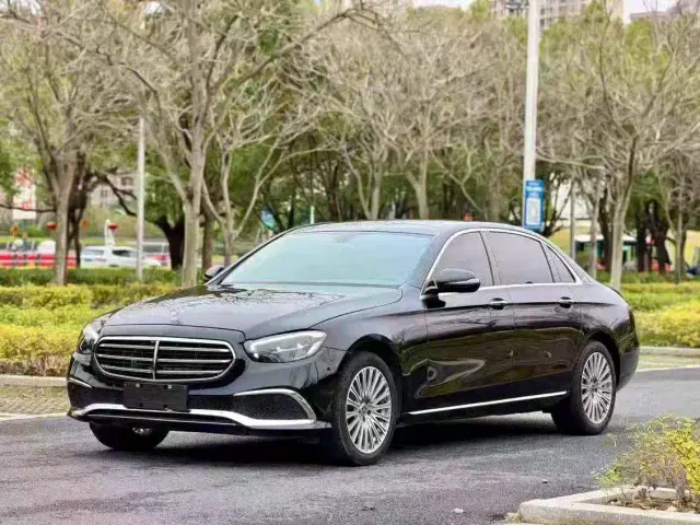 Фотография автомобиля — Mercedes-Benz E-Class