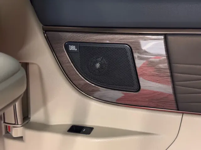Toyota Alphard — Фото автомобиля 22