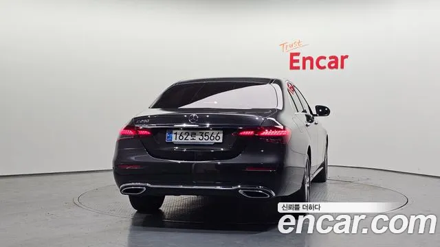 Mercedes-Benz E-Class — Фото автомобиля 4
