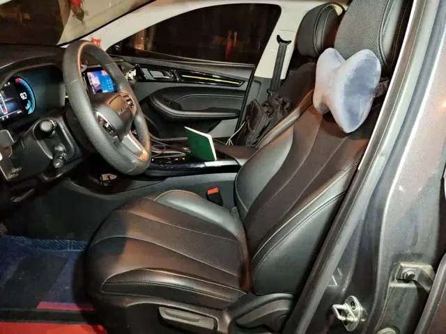 Roewe i5 — Фото автомобиля 16