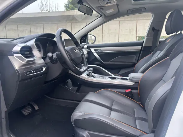 Geely Binyue — Фото автомобиля 12