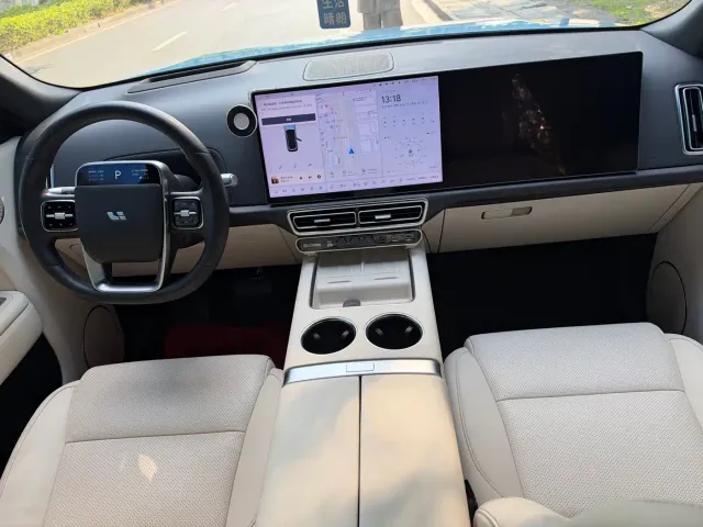 Li Auto L8 — Фото автомобиля 8