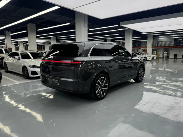 Li Auto L7 — Фото автомобиля 15