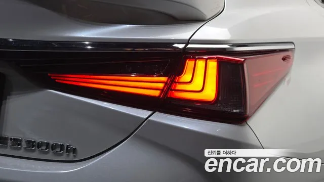 Lexus ES — Фото автомобиля 21