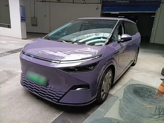 Фотография автомобиля — Xpeng X9