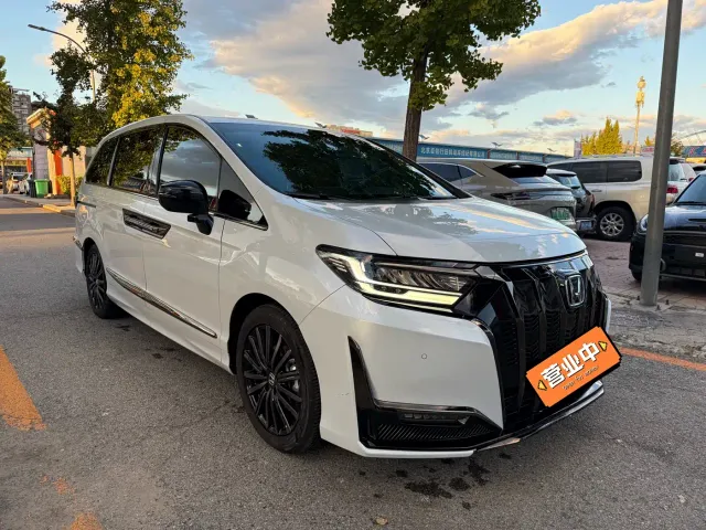 Honda Elysion — Фото автомобиля 3