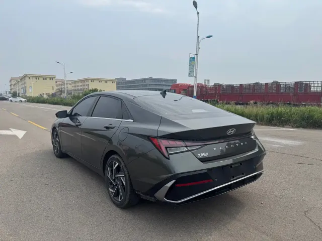 Hyundai Elantra — Фото автомобиля 13