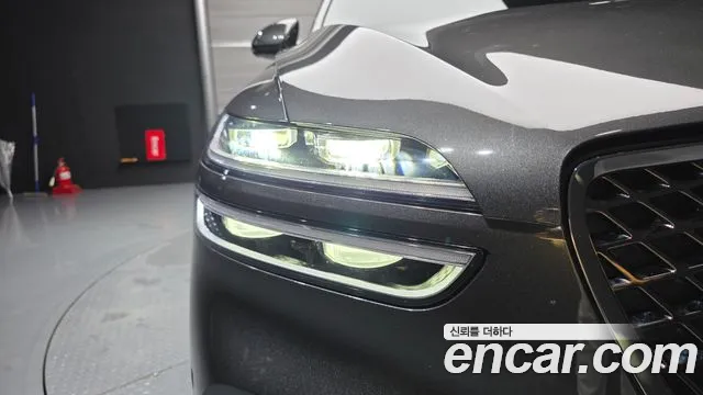 Genesis GV70 2.5T Бензин 2WD — Фото автомобиля 21