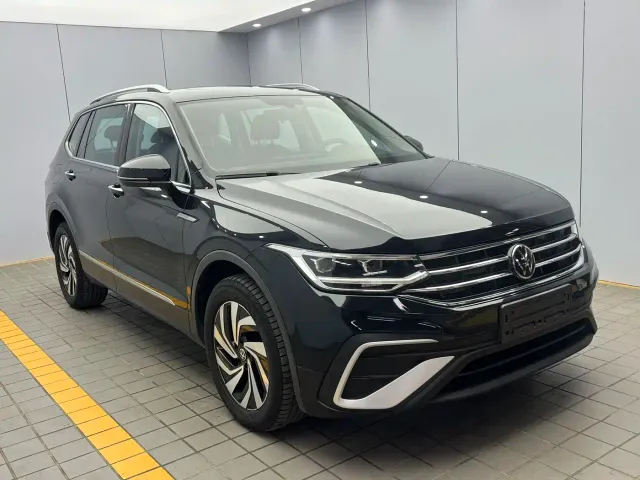 Volkswagen Tiguan L — Фото автомобиля 3