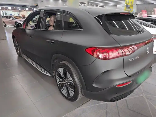 Mercedes-Benz EQE SUV — Фото автомобиля 4