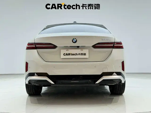 BMW 5 Series — Фото автомобиля 9