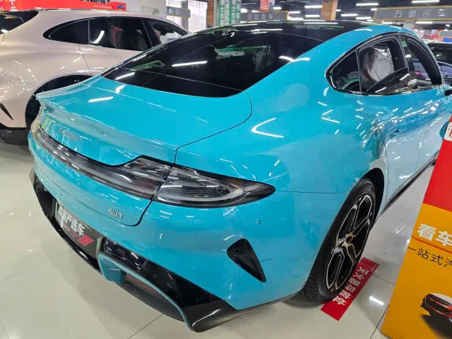 Xiaomi SU7 — Фото автомобиля 13
