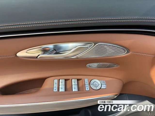 Genesis GV70 — Фото автомобиля 11