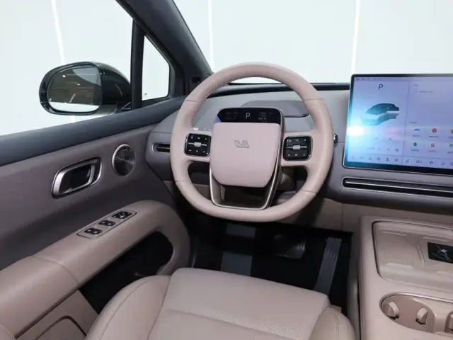 Li Auto i6 — Фото автомобиля 28