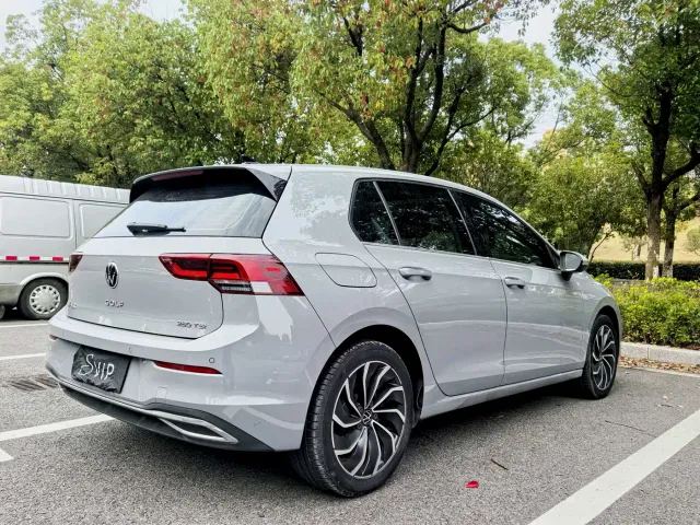 Volkswagen Golf — Фото автомобиля 14