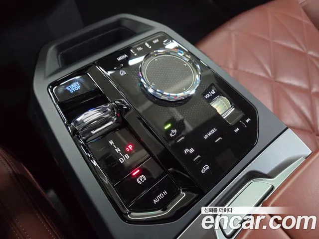 BMW iX — Фото автомобиля 13