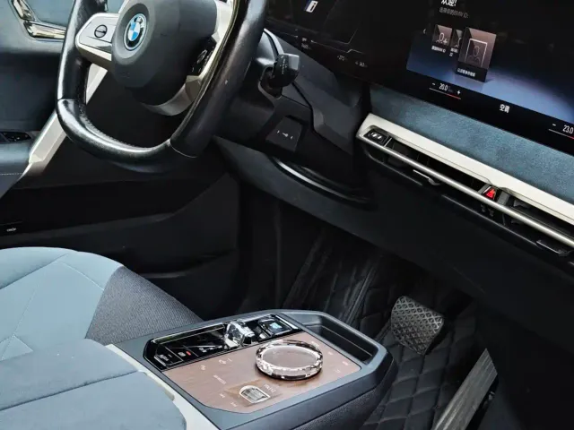 BMW iX — Фото автомобиля 15