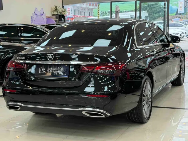 Mercedes-Benz E-Class — Фото автомобиля 19