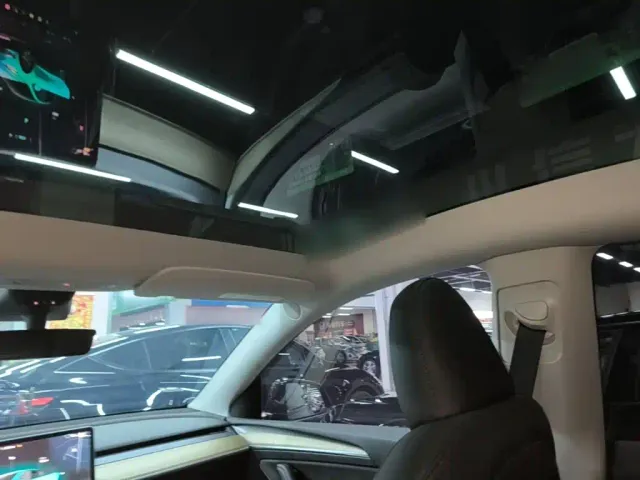Tesla Model Y — Фото автомобиля 17