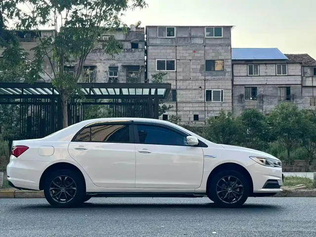 BYD Qin — Фото автомобиля 8