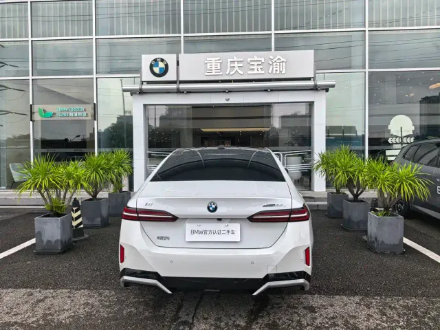 BMW BMW i5 2024 eDrive 35L Premium Model M Sport Package — Фото автомобиля 20