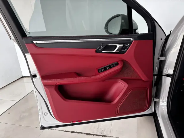 Porsche Macan — Фото автомобиля 10