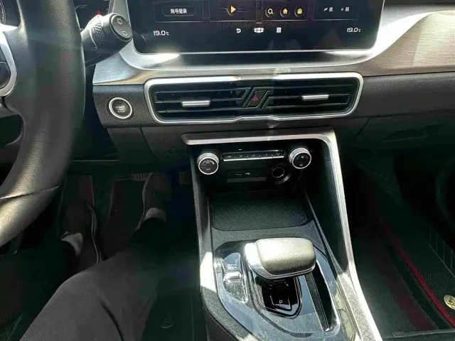 Geely Binyue — Фото автомобиля 11