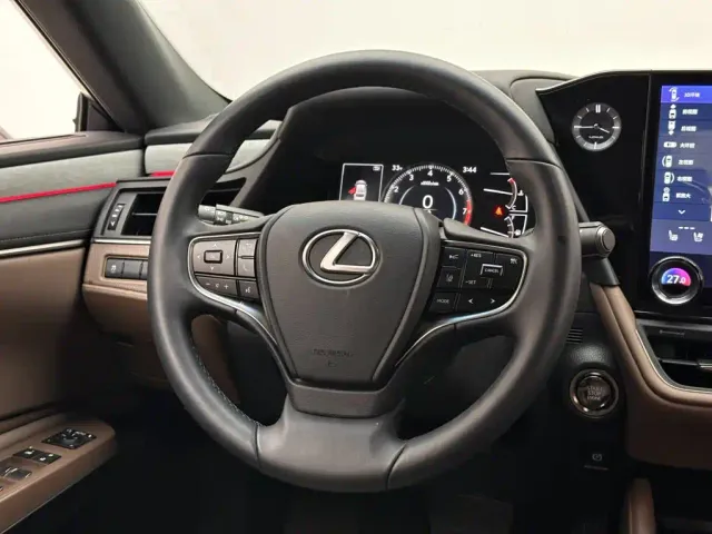 Lexus ES — Фото автомобиля 12