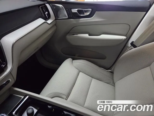 Volvo XC60 Generation 2 — Фото автомобиля 12
