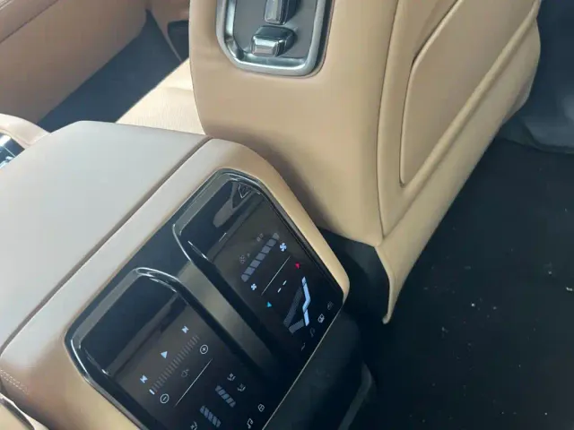 BYD FangChengBao Leopard 8 — Фото автомобиля 13