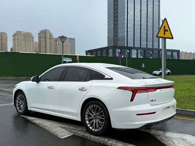Bestune B70 — Фото автомобиля 10