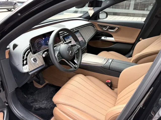 Mercedes-Benz E-Class — Фото автомобиля 4