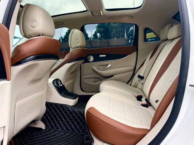 Mercedes-Benz E-Class — Фото автомобиля 8
