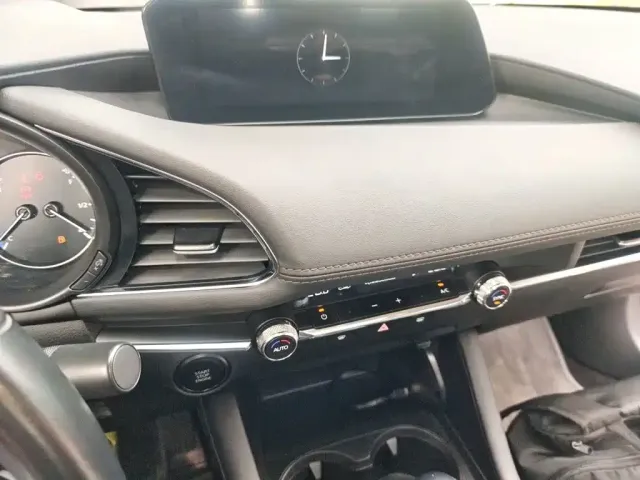 Mazda Axela — Фото автомобиля 9