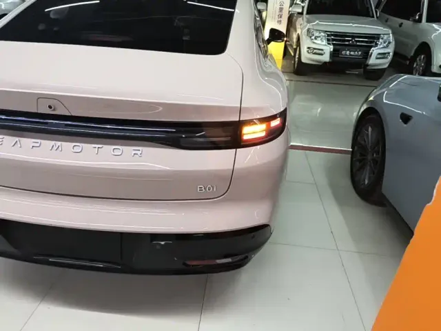 Leapmotor B01 — Фото автомобиля 7