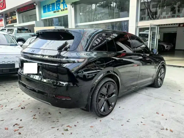 Li Auto L7 — Фото автомобиля 9