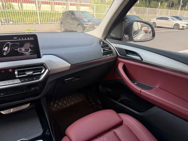 BMW iX3 — Фото автомобиля 17