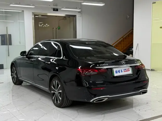 Mercedes-Benz E-Class — Фото автомобиля 3