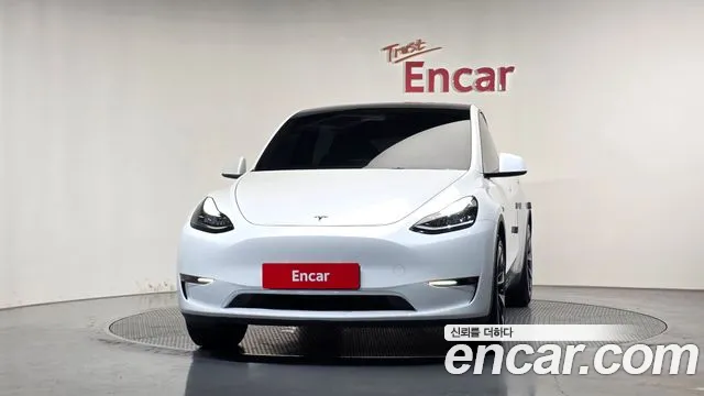 Tesla Model Y — Фото автомобиля 3