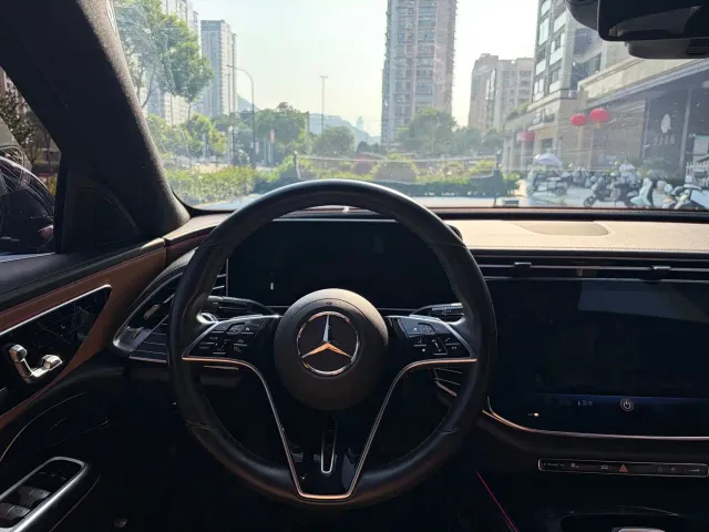 Mercedes-Benz E-Class — Фото автомобиля 19