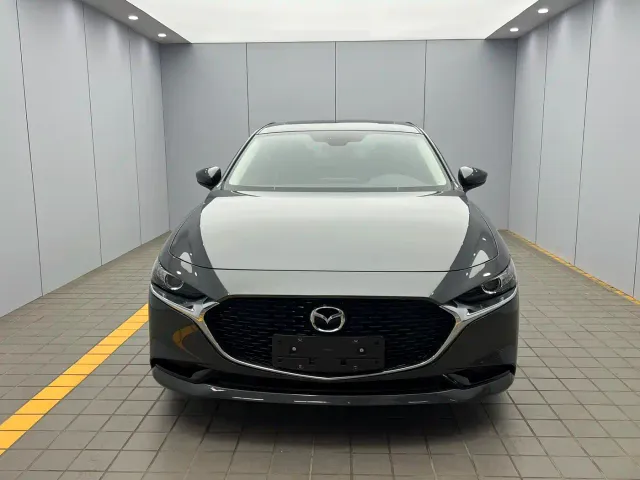 Mazda Axela — Фото автомобиля 2