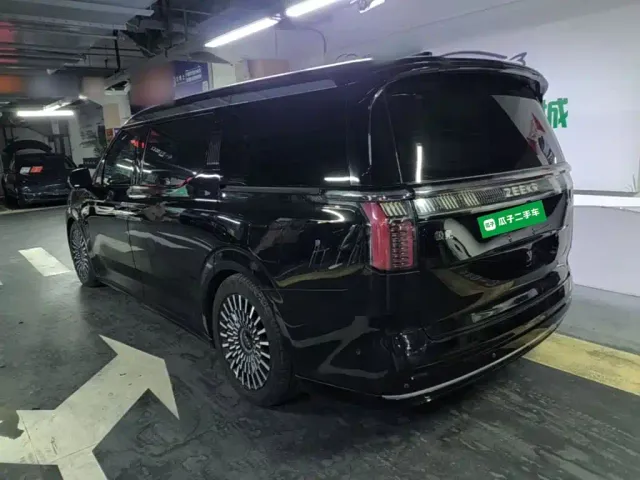 Zeekr 009 — Фото автомобиля 4