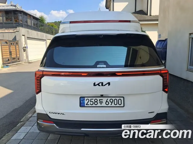 Kia Carnival Generation 4 — Фото автомобиля 2
