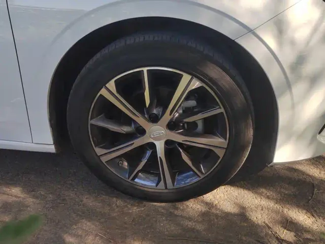 Geely Emgrand — Фото автомобиля 6