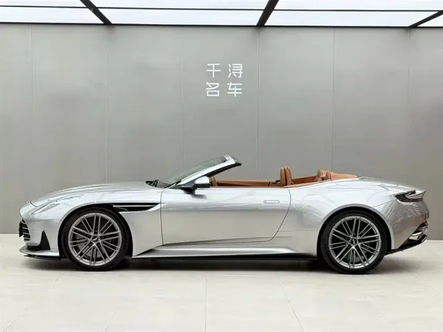 Aston Martin DB12 — Фото автомобиля 3