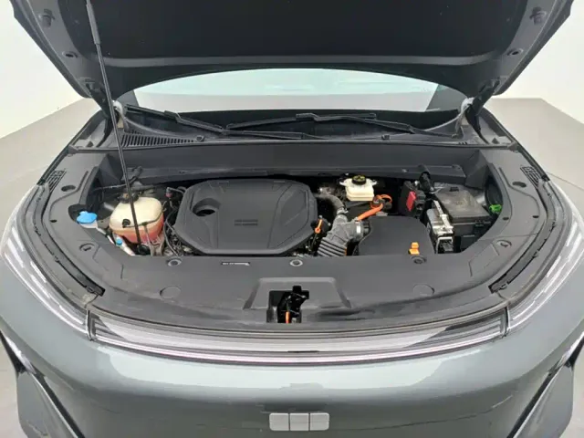 Geely Galaxy Starship 7 EM-i — Фото автомобиля 13