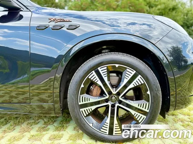 Maserati Grecale — Фото автомобиля 8